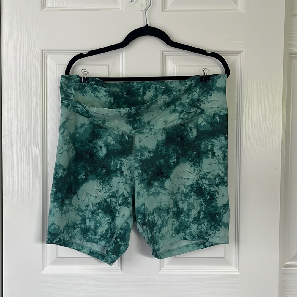 powerchill tie dye shorts